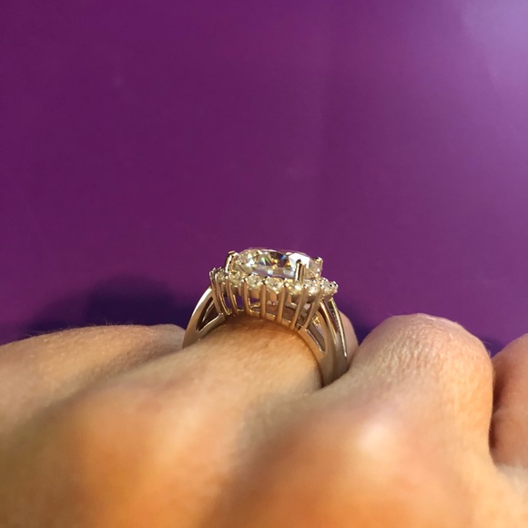 6ct D, VVS1 Moissanite 925/ 14ct Gold Halo Ring - Picture 8 of 9